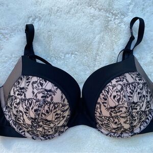 Victoria’s Secret Very Sexy Push Up Elegant Black & Nude Lace Bra 36D